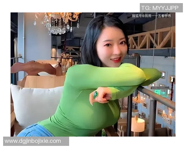 身材健美的足球明星女孩展现青春活力与运动魅力的精彩人生