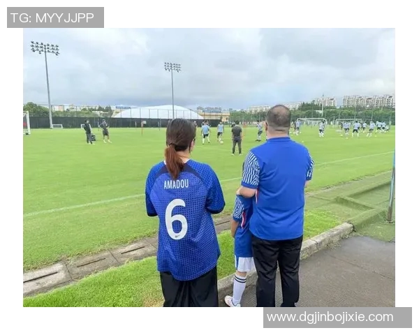 国外足球明星与粉丝亲密互动握手瞬间传递温暖与热情 国外足球明星与粉丝亲密互动握手瞬间传递温暖与热情