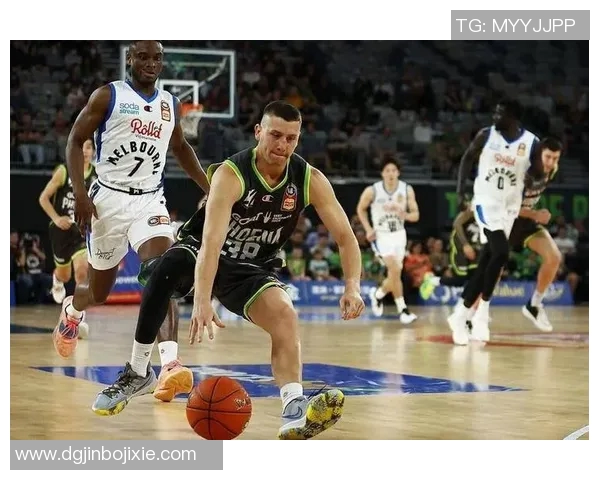 布里斯班与墨尔本激战正酣球迷热情高涨期待精彩对决 布里斯班与墨尔本激战正酣球迷热情高涨期待精彩对决