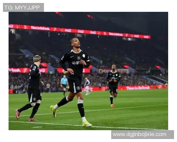 昨晚曼联与切尔西激战正酣最终比分揭晓引发热议 昨晚曼联与切尔西激战正酣最终比分揭晓引发热议